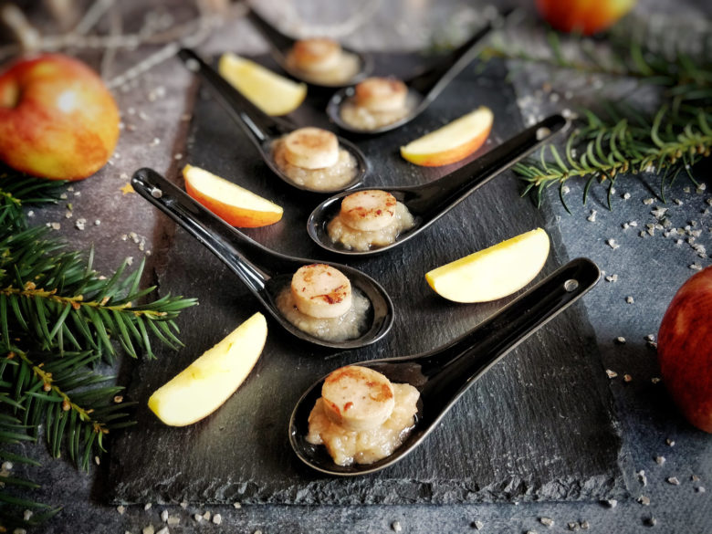 Cuillère de boudin blanc et compote de pommes