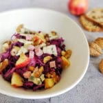 Salade chou rouge pomme roquefort noix lardons - mon Assiette Gourmande par Maud J.