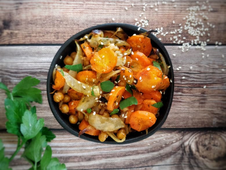 Carottes et pois chiches au four