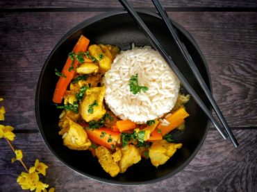 Poulet, légumes aux épices thaï et riz